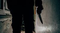 Ein bedrohlicher Messer-Mann steht aktuell ganz oben auf der Fahndungsliste der Polizei in Nordrhein-Westfalen (Symbolfoto).