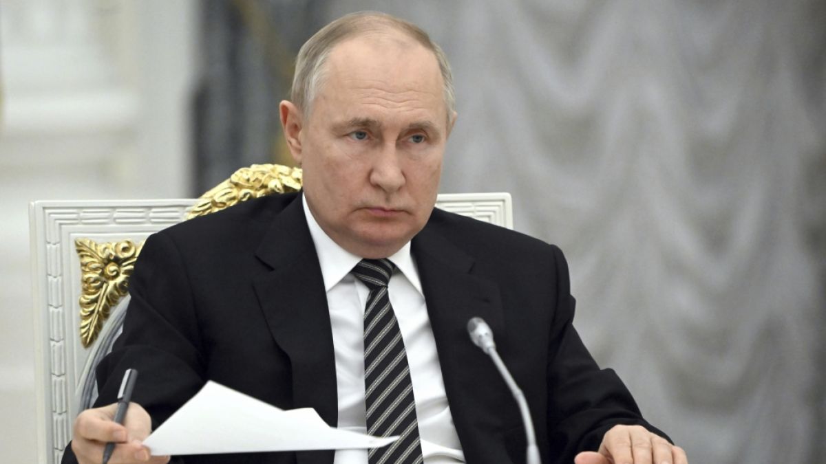 Wladimir Putin soll einen Herzanfall erlitten haben. Obwohl der Kreml derartige Berichte dementierte, reißen die Gerüchte nicht ab. (Foto)