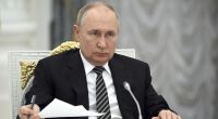Wladimir Putin soll einen Herzanfall erlitten haben. Obwohl der Kreml derartige Berichte dementierte, reißen die Gerüchte nicht ab.