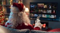 Mit diesen neuen Weihnachtsfilmen und Serien gehen Amazon Prime Video, Netflix, Disney+ und Co. an den Start.