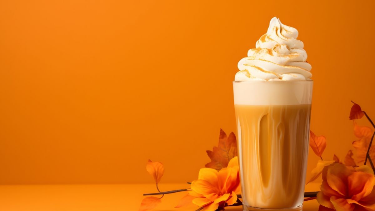Der Pumpkin Spice Latte ist bei Kaffee-Liebhabern aktuell besonders beliebt. (Foto)