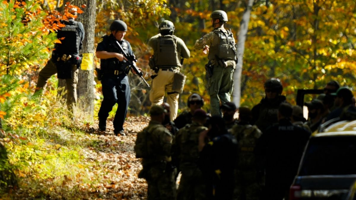 Polizisten haben die Leiche des Amokschützen in Maine gefunden. (Foto)