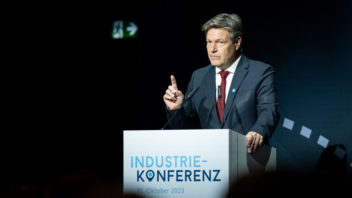 Robert Habeck verspottet FDP-Chef Christian Lindner bei der Industriekonferenz. (Foto)