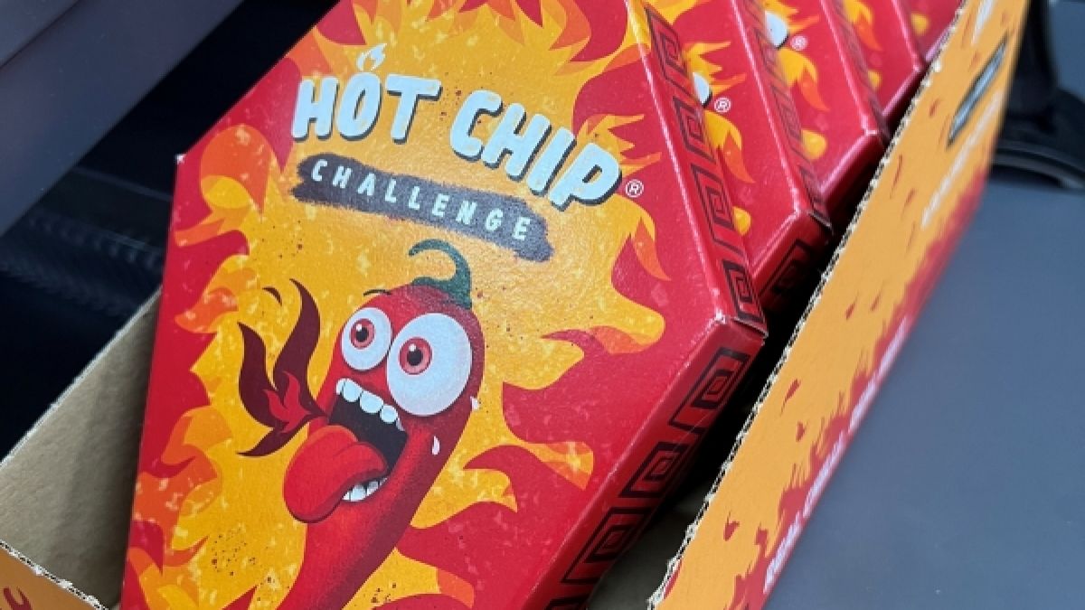 Lebensmittelwarnung im November 2023: Mehrere Chargen des Produkts "Hot Chip Challenge" werden aktuell zurückgerufen. (Foto)