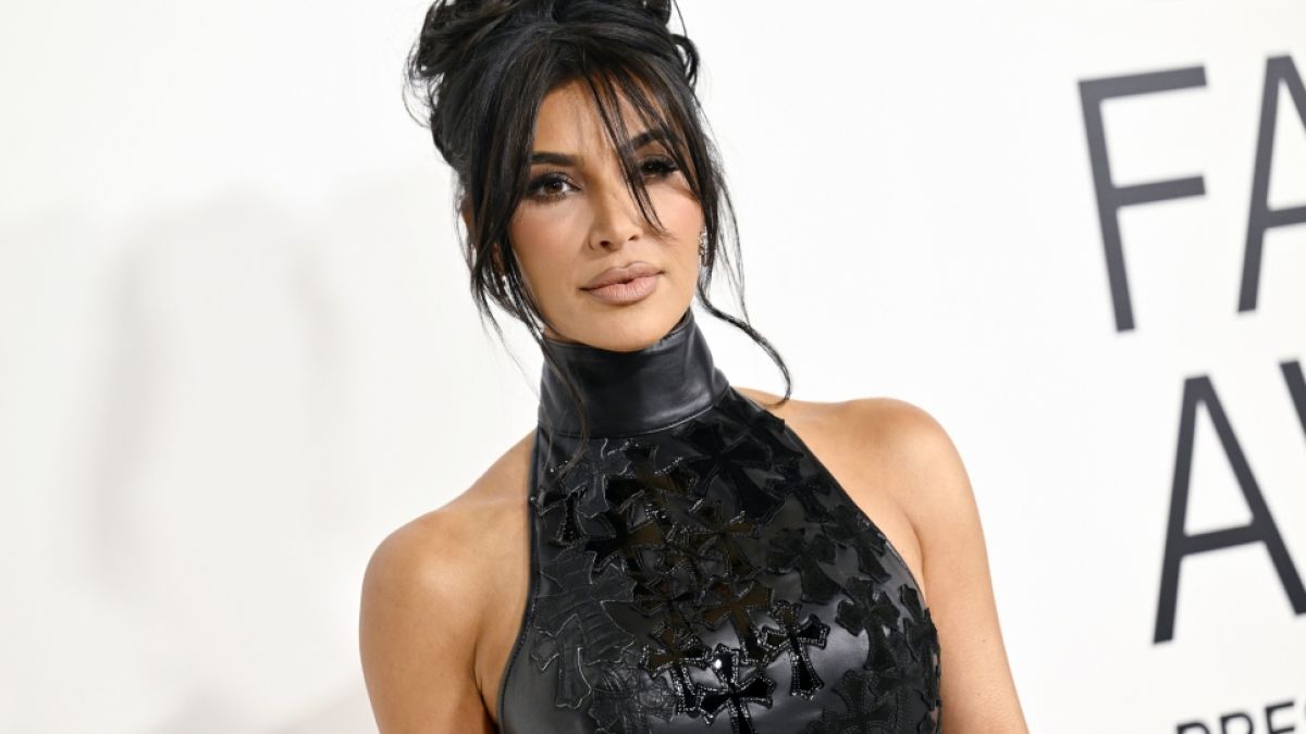 Kim Kardashian legte einen äußerst glitzernden Auftritt bei der Swarovski-Shop-Eröffnung hin. (Foto)