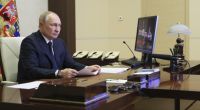 Wladimir Putin bei einer Kabinettssitzung in Novo-Ogaryovo Staatsresidenz.