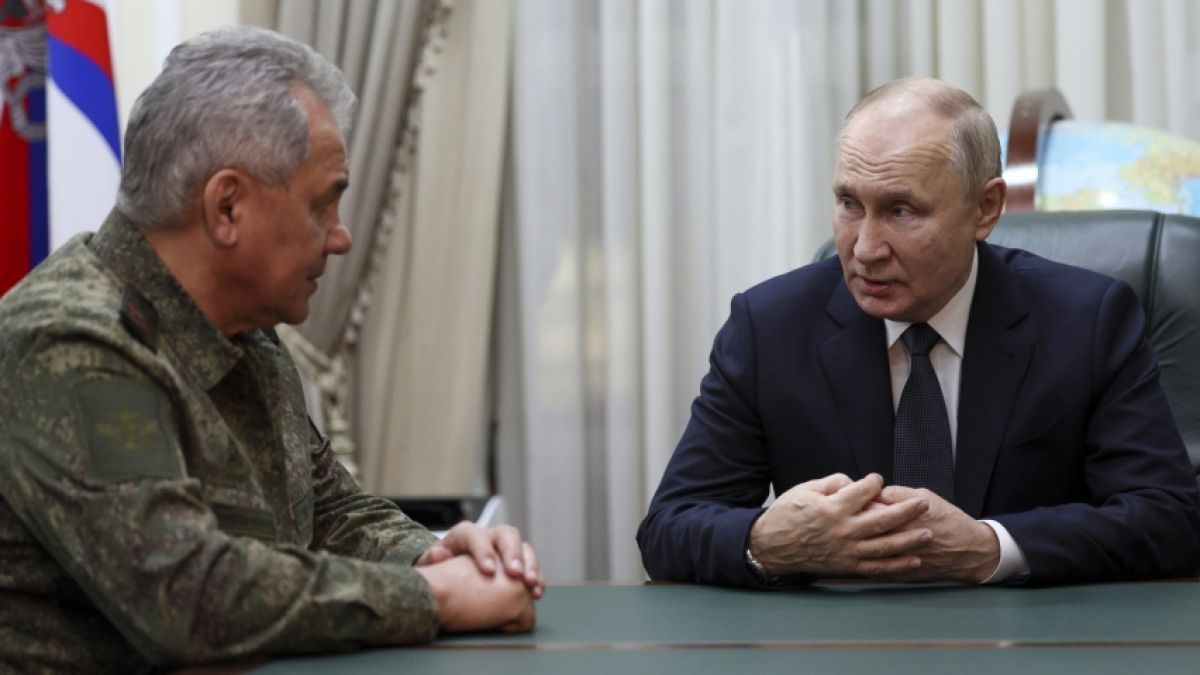 Wladimir Putin (rechts) führt seit Februar 2022 Krieg gegen die Ukraine. (Foto)