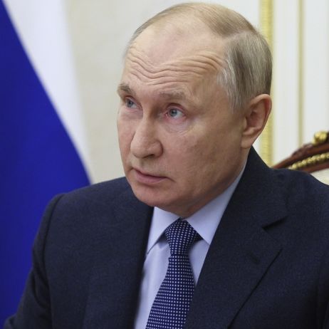 Irrer Wirbel um Putin-Nacktbilder - Kreml-Truppen bei Angriff skalpiert
