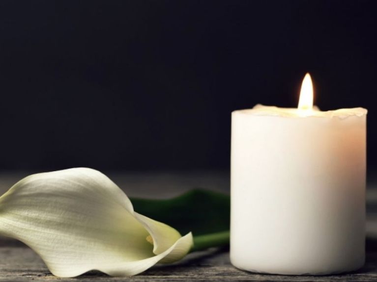 Verstorbene Stars News 2025: Die aktuellen Todesmeldungen im Nachrichten-Ticker