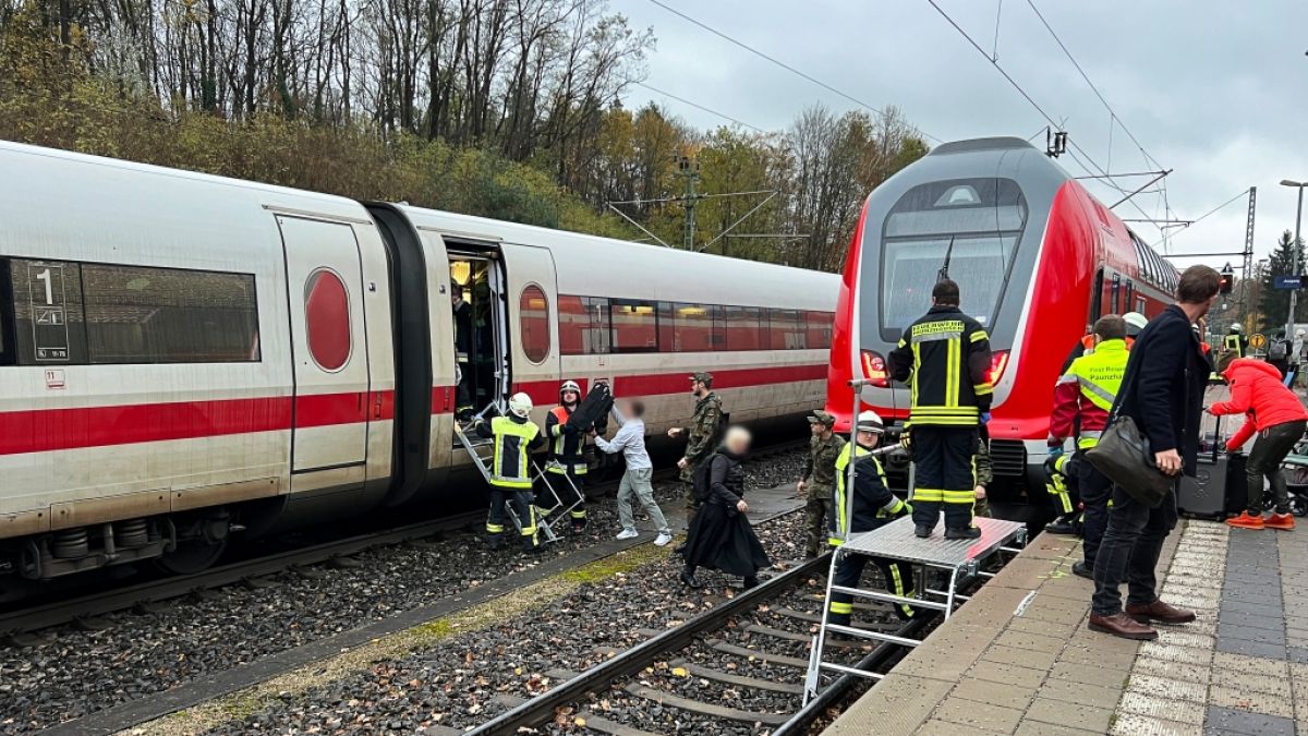 Bei einem Zugunfall auf der Strecke zwischen München und Ingolstadt sind nach ersten Angaben der Polizei mehrere Menschen leicht verletzt worden. (Foto)