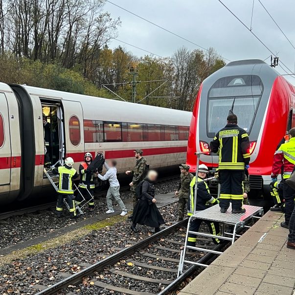 ICE verunglückt nach Crash mit Regionalzug - Verspätungen halten an
