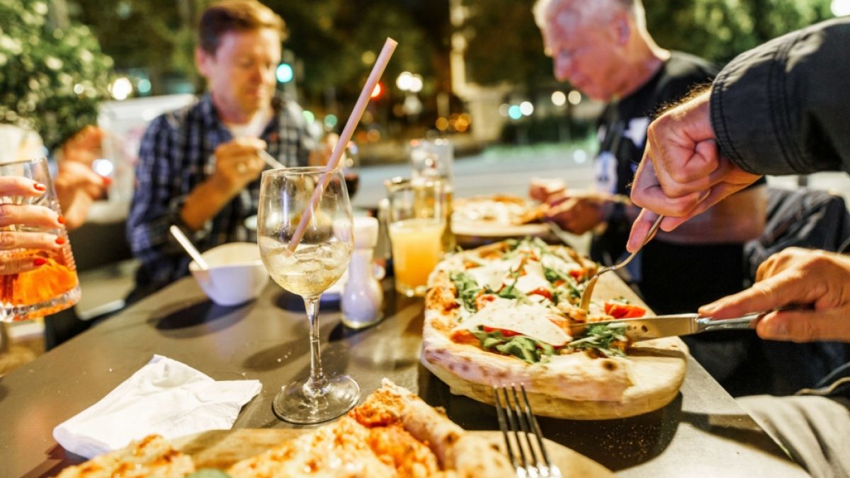 Ein gemütlicher Abend im Restaurant dürfte mit der für Januar 2024 geplanten Mehrwertsteuer-Erhöhung in der Gastronomie ein kostspieliges Vergnügen werden. (Foto)