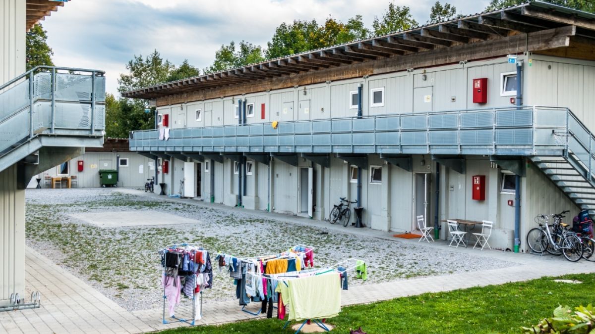 Eine Frau (21) wurde in einer Flüchtlingsunterkunft bei München wohl von einem Mitbewohner (29) getötet. (Symbolbild) (Foto)