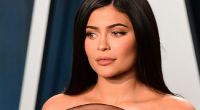 Kylie Jenner verzückt ihre Fans im Netz mit gewagten Einblicken.
