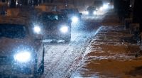 Starker Schneefall hat im Süden Deutschlands für Chaos auf den Straßen, im Bahnverkehr und auf Flughäfen gesorgt.