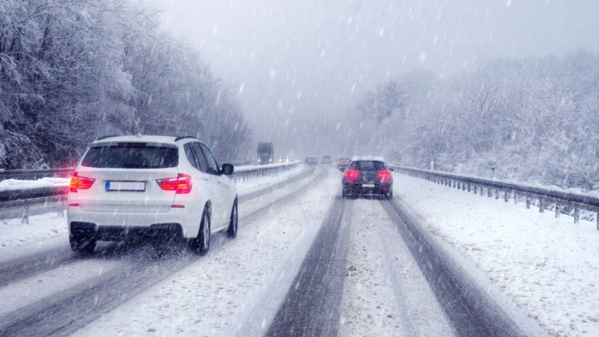 Schnee und Eisregen sorgen auch am Montag für gefährliche Straßen. (Foto)