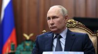 Russlands Präsident Wladimir Putin droht Lettland wegen der Behandlung der russischen Bevölkerung.