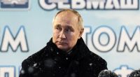 So kennt man Wladimir Putin über Russlands Grenzen hinaus - für einen neuen Kalender mutierte der Kreml-Chef jedoch zum patriotischen Mucki-Mann.