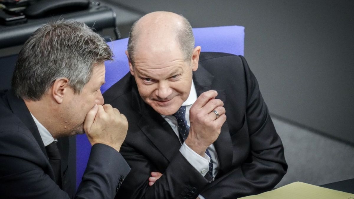 Robert Habeck (Die Grünen) und Olaf Scholz (SPD) stehen auch 2024 vor zahlreichen politischen Herausforderungen. (Foto)
