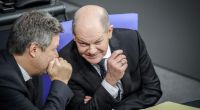 Robert Habeck (Die Grünen) und Olaf Scholz (SPD) stehen auch 2024 vor zahlreichen politischen Herausforderungen.