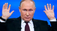 Kreml-Tyrann Wladimir Putin wurde bei einer Pressekonferenz ordentlich bloßgestellt.