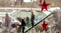 Geschlossene Läden kurz vor Weihnachten? Einer Drohung von Verdi zufolge könnte das bald Realität werden, wenn im Einzelhandel gestreikt wird.