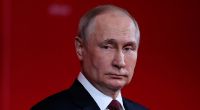 Wladimir Putin wird aufgrund eines rätselhaften Mals im Gesicht im Netz verspottet.