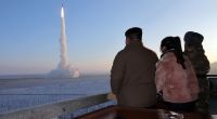 Kim Jong Un verfolgte den Raketenstart zusammen mit seiner Tochter Ju Ae.