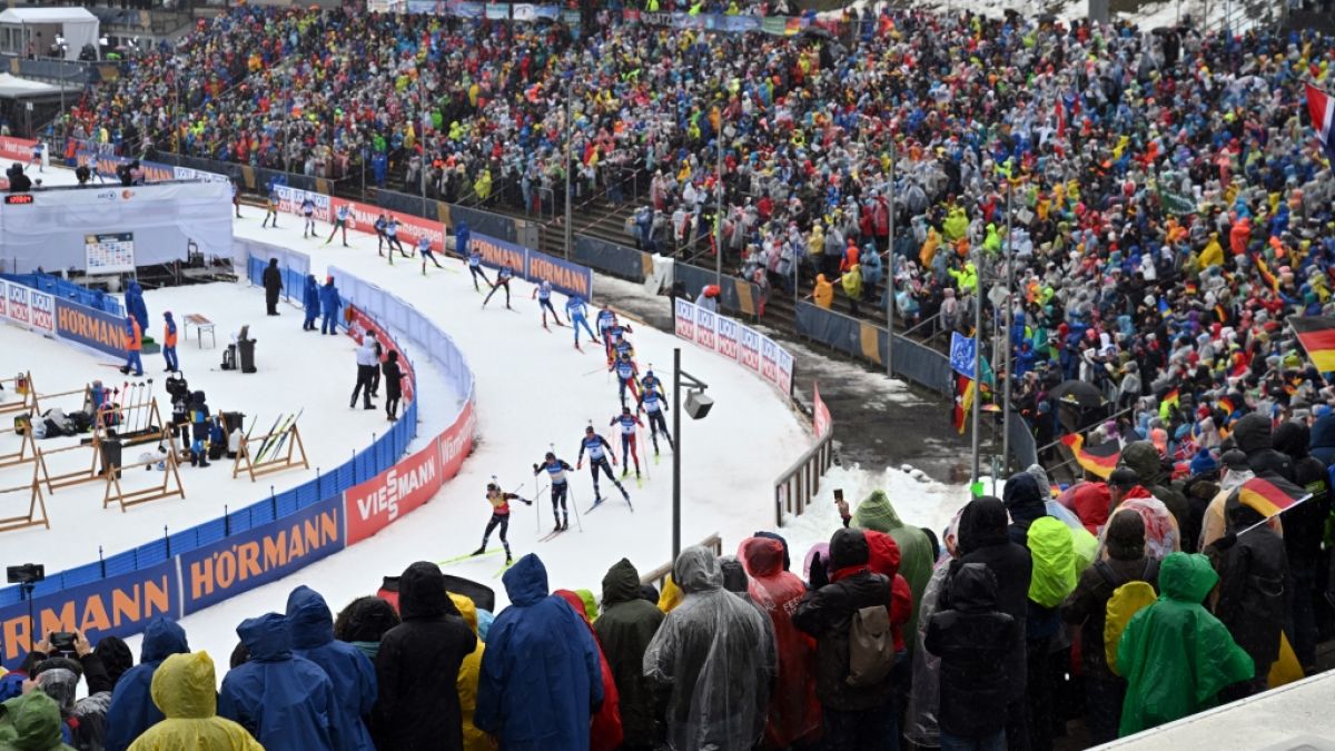 Beim Biathlon-Weltcup in Oberhof sorgten Anfang Januar 2024 wieder zahlreiche Zuschauer für ausgelassene Stimmung. (Foto)
