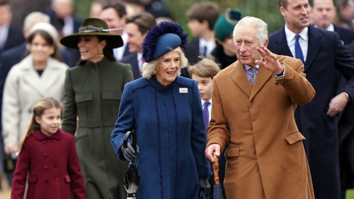 Dass König Charles III. die Weihnachtsfeiertage mit Ehefrau Königin Camilla, Sohn Prinz William, Schwiegertochter Prinzessin Kate und Enkelin Prinzessin Charlotte verbringt, dürfte kaum ein Royals-Fan bezweifelt haben. (Foto)