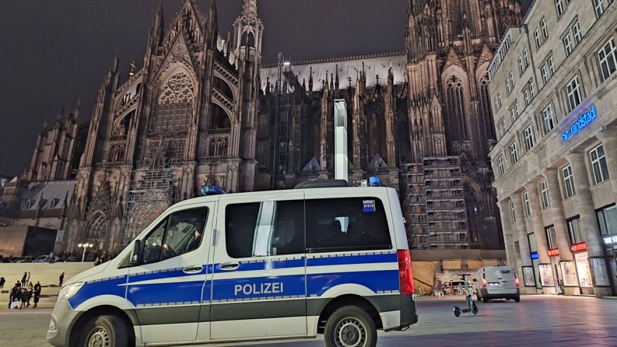 Die Polizei untersuchte kurz vor Heiligabend den Kölner Dom. Es hat Hinweise auf einen geplanten Terroranschlag gegeben. (Foto)