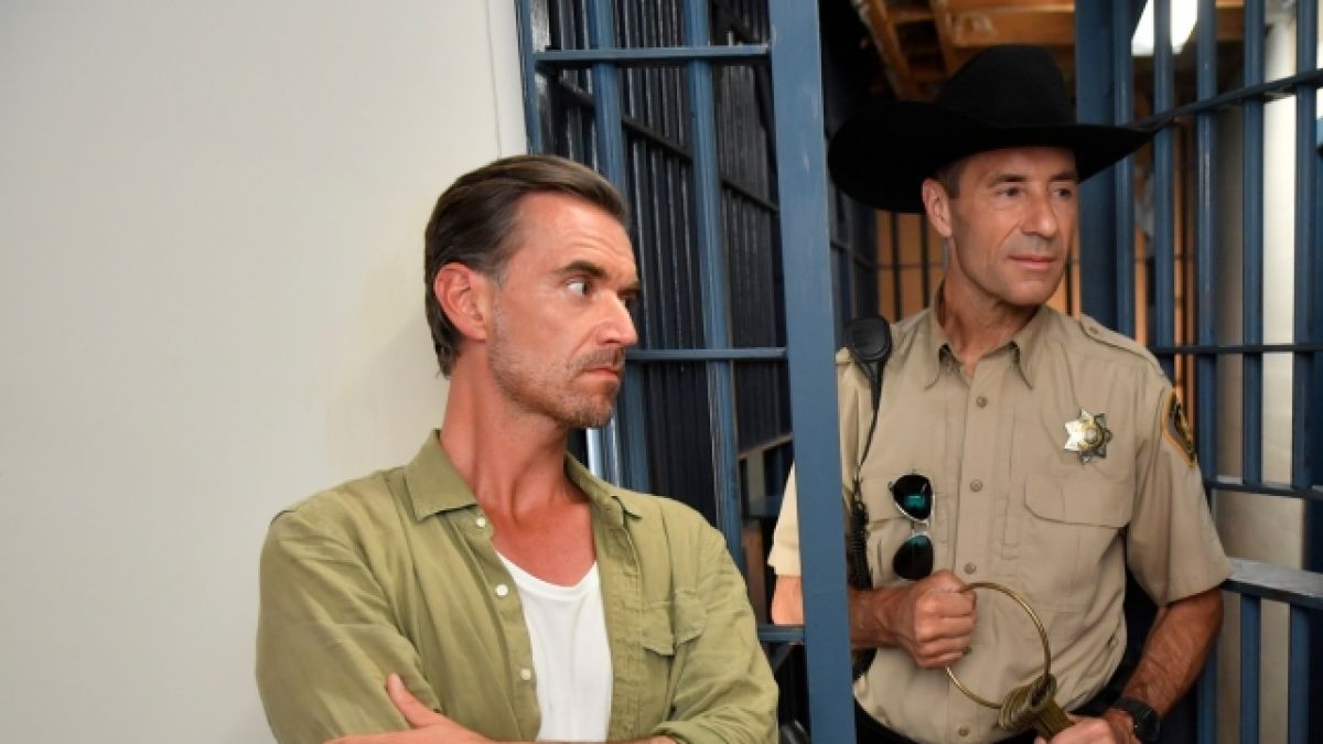 Kai Pflaume in seiner Rolle als Sheriff Steve McCrown im ZDF-"Traumschiff". (Foto)