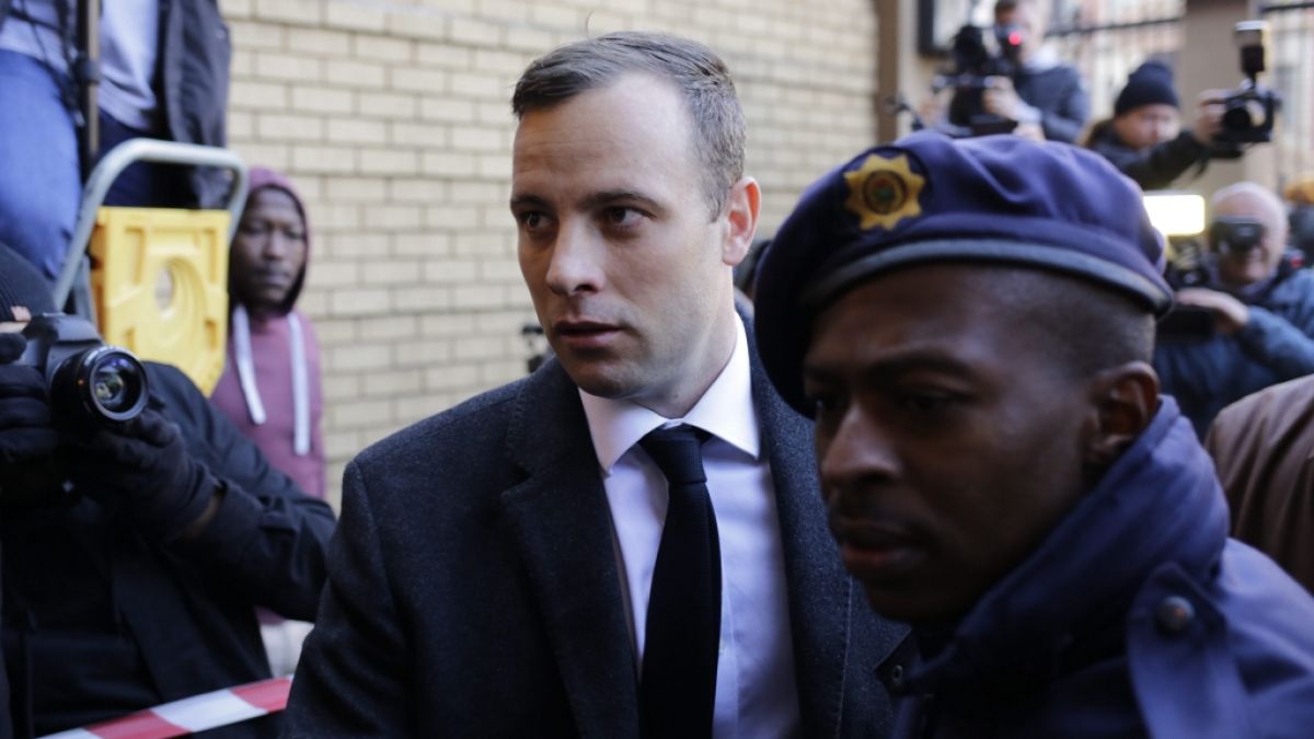 Sportler Oscar Pistorius wurde nach der Tötung seiner Freundin Reeva Steenkamp jetzt aus seiner mehrjährigen Haftstrafe entlassen. (Foto)