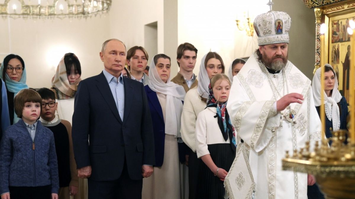 Wladimir Putin feierte das orthodoxe Weihnachtsfest mit den Familien gefallener Russen-Soldaten. (Foto)