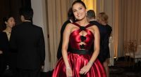 Selena Gomez kommt zur 81. Golden Globe-Verleihung im Beverly Hilton.
