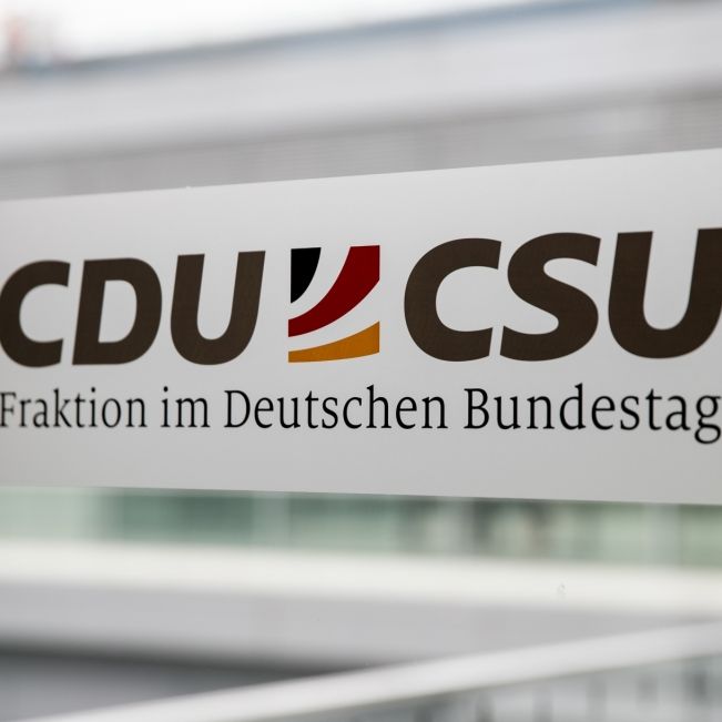 Alle Nachrichten und neue Entwicklungen der CDU/CSU immer brandneu bei uns im Ticker.