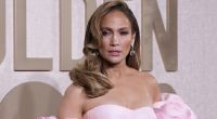 Jennifer Lopez gibt bei Instagram wieder eine unglaubliche Figur ab.