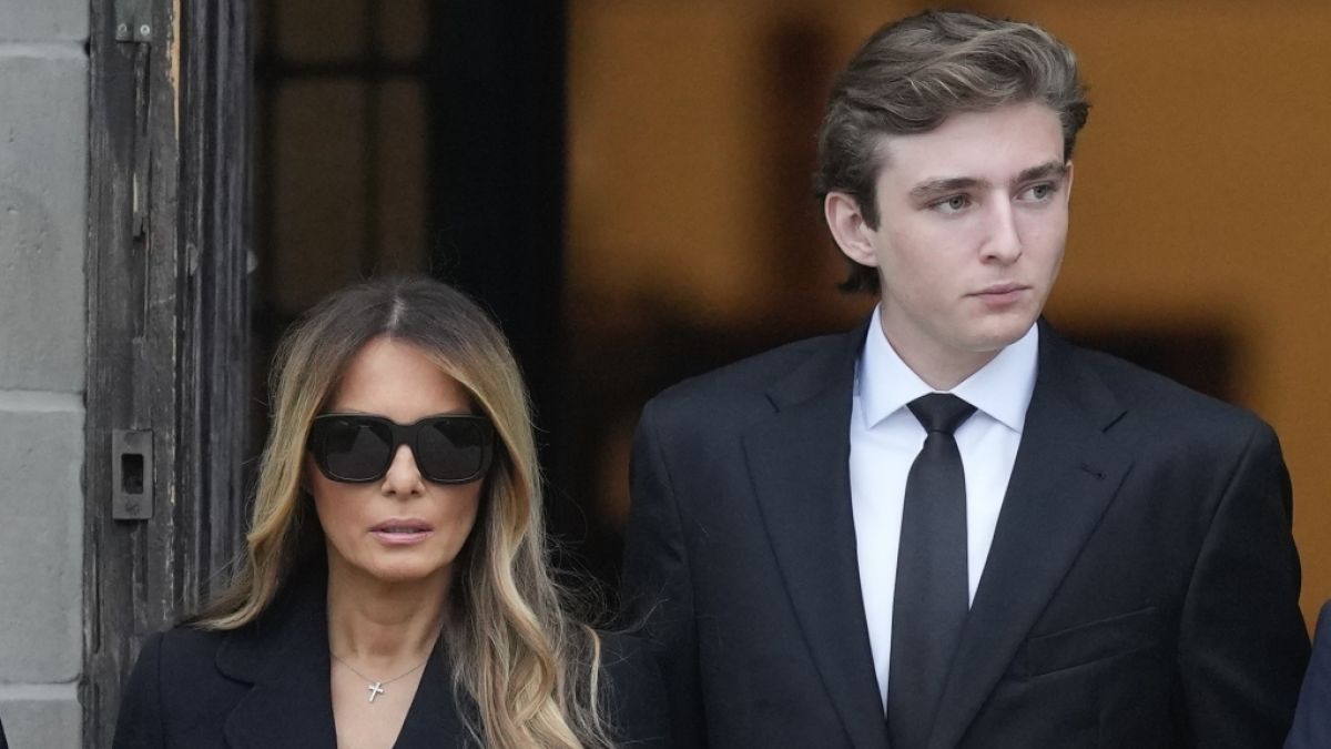 Melania Trump und Sohn Barron bei der Beerdigung ihrer Mutter. (Foto)