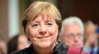 Eine Merkel-ähnliche Plastik sorgt in Hamburg für Empörung.