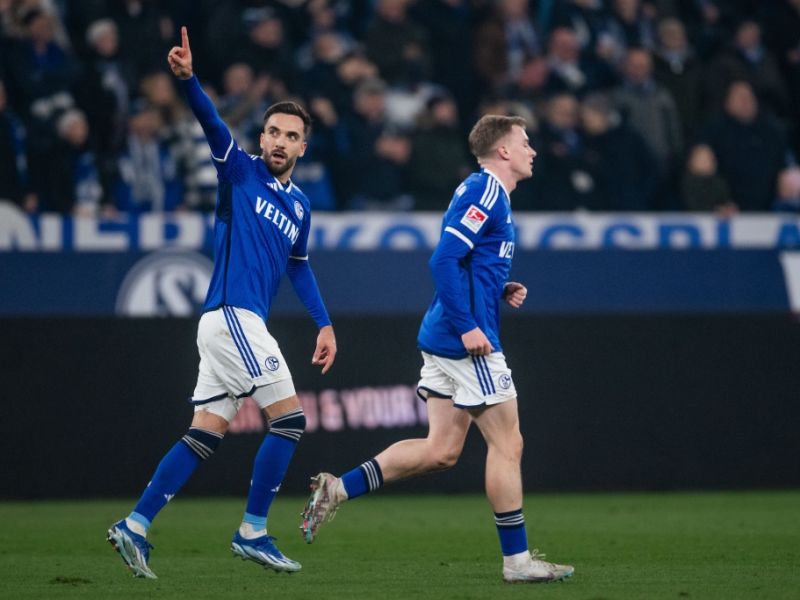 FC Schalke 04 News: Ljubicic-Kracher rettet Schalke in Fürth Platz eins