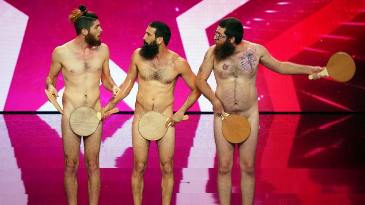 Als "Bomba Trio" präsentieren Yaron Davidovich, Amit Gerbi und Noam Davidovich eine humorvolle Nacktperformance mit Tischtennisschlägern. (Foto)