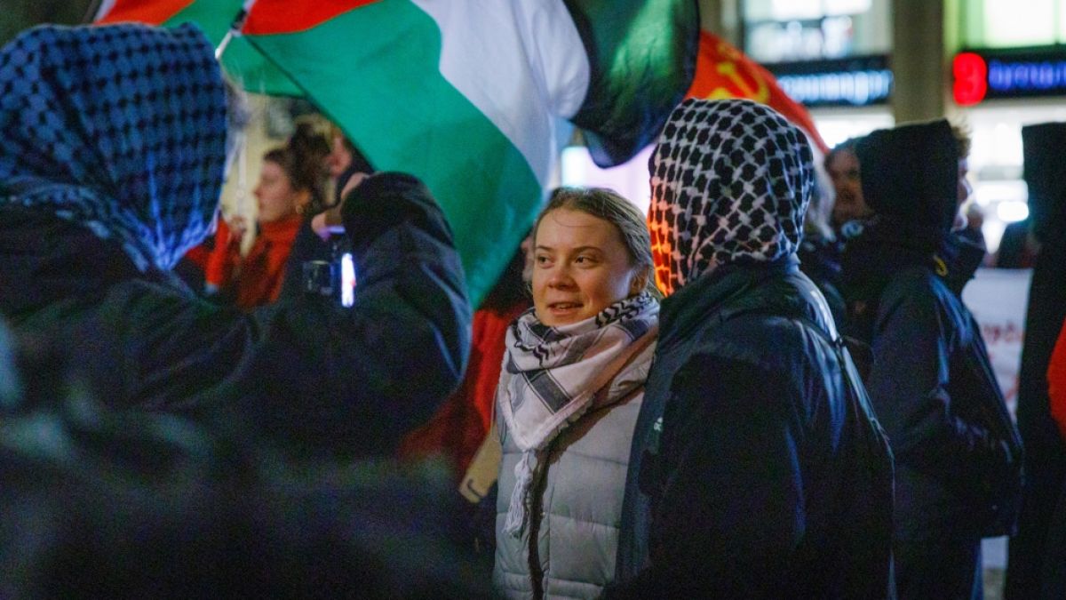 Die schwedische Klimaaktivistin Greta Thunberg nimmt am 24. Januar 2024 an einer pro-palästinensischen Demonstration in Leipzig teil. (Foto)