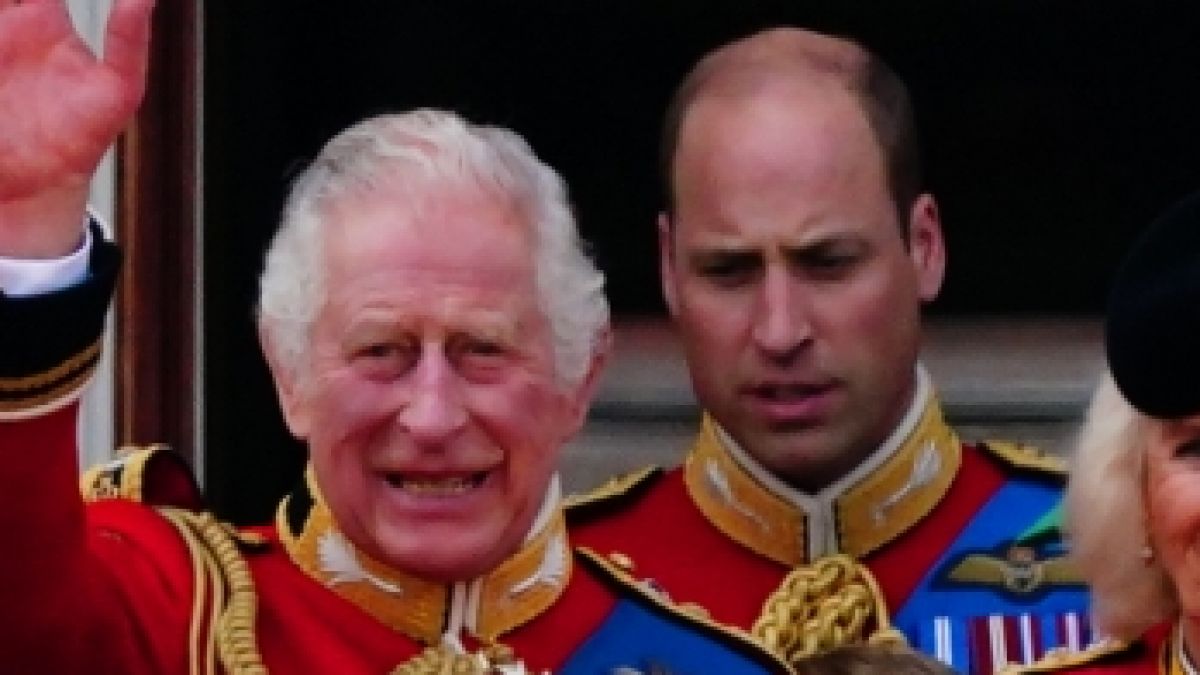 Räumt König Charles III. bald den Thron für seinen ältesten Sohn Prinz William? Royals-Experten sind geteilter Meinung. (Foto)