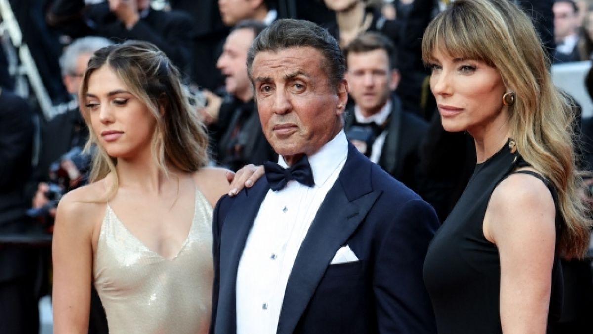 Auf seine Tochter Sistine Rose Stallone (links) ist Action-Held Sylvester Stallone ganz besonders stolz. (Foto)