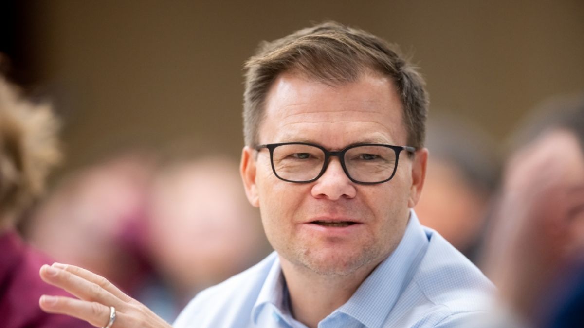 Der SPD-Ostbeauftragte Carsten Schneider sorgte mit Aussagen bei "Hart aber fair" für Unverständnis. (Foto)
