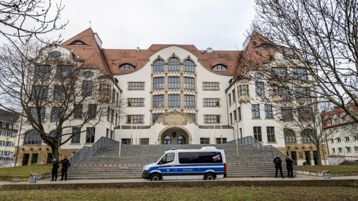 Nach einer Bombendrohung hatte die Polizei am Mittwochmorgen das Erfurter Gutenberg-Gymnasium geräumt. (Foto)