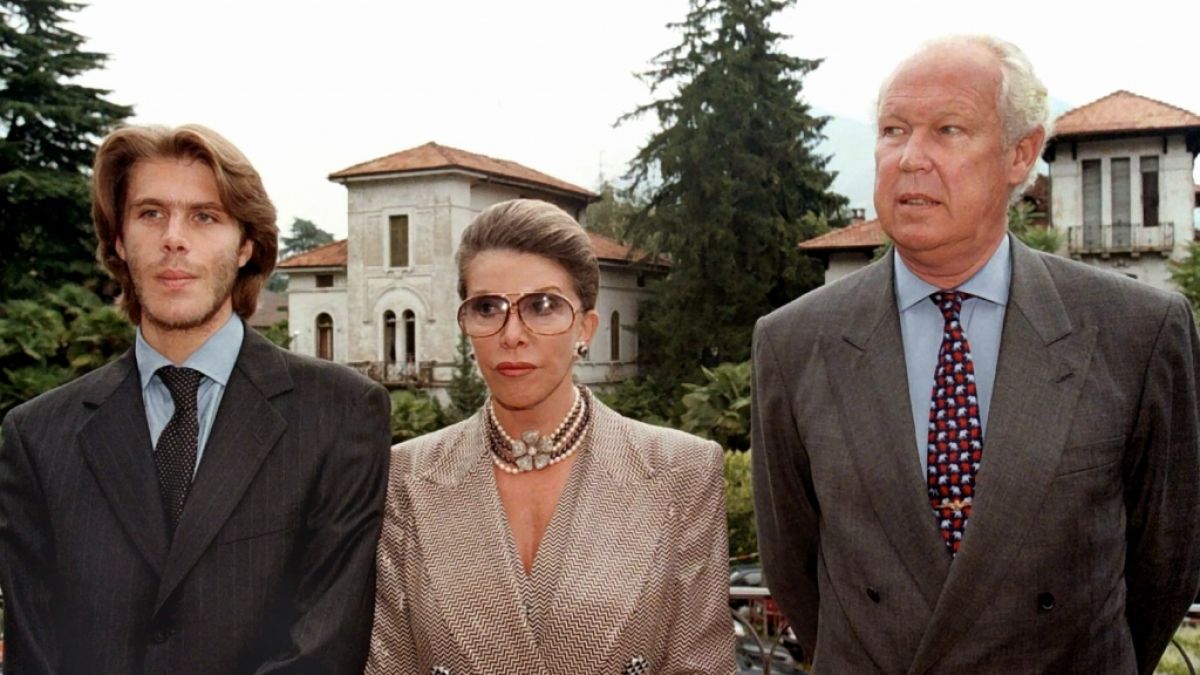 Vittorio Emanuele von Savoyen (r.), hier zu sehen mit seiner Frau Marina Doria und seinem Sohn Emanuele Filiberto (l.), ist im Alter von 86 Jahren gestorben. (Foto)