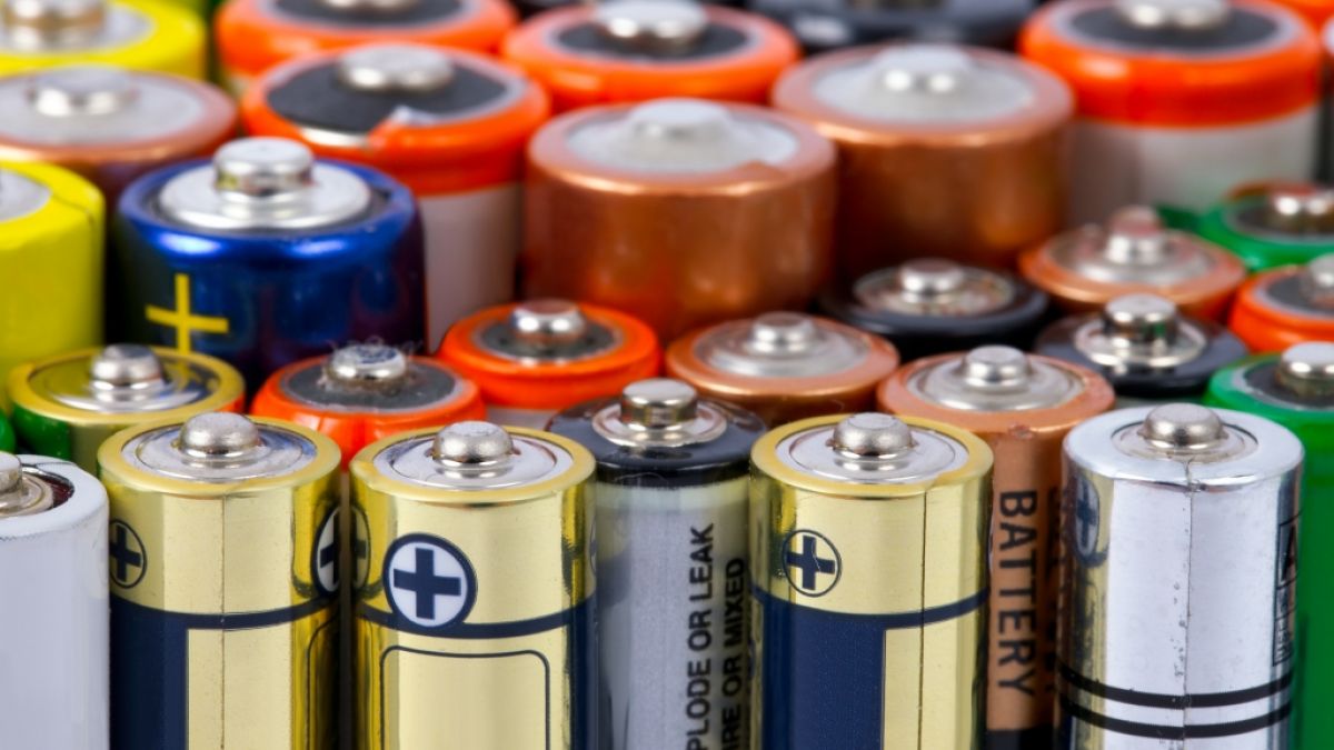 Einige Batterien und Akkus dürfen schon bald nicht mehr verkauft werden. (Foto)