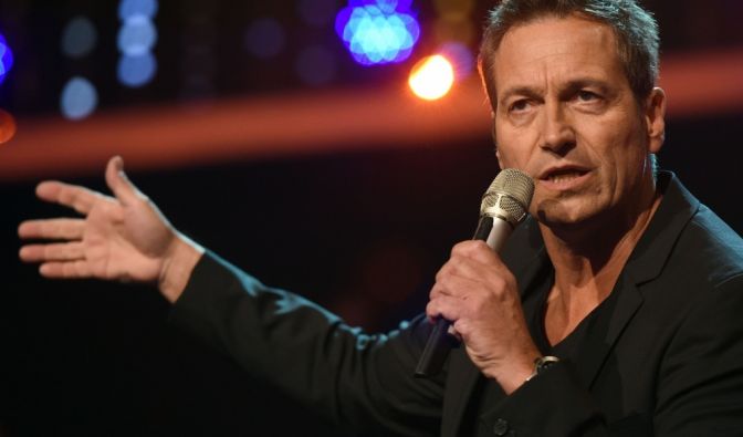Der Kabarettist Dieter Nuhr steht bei der Aufzeichnung der Verleihung des Deutschen Comedypreises auf der Bühne.