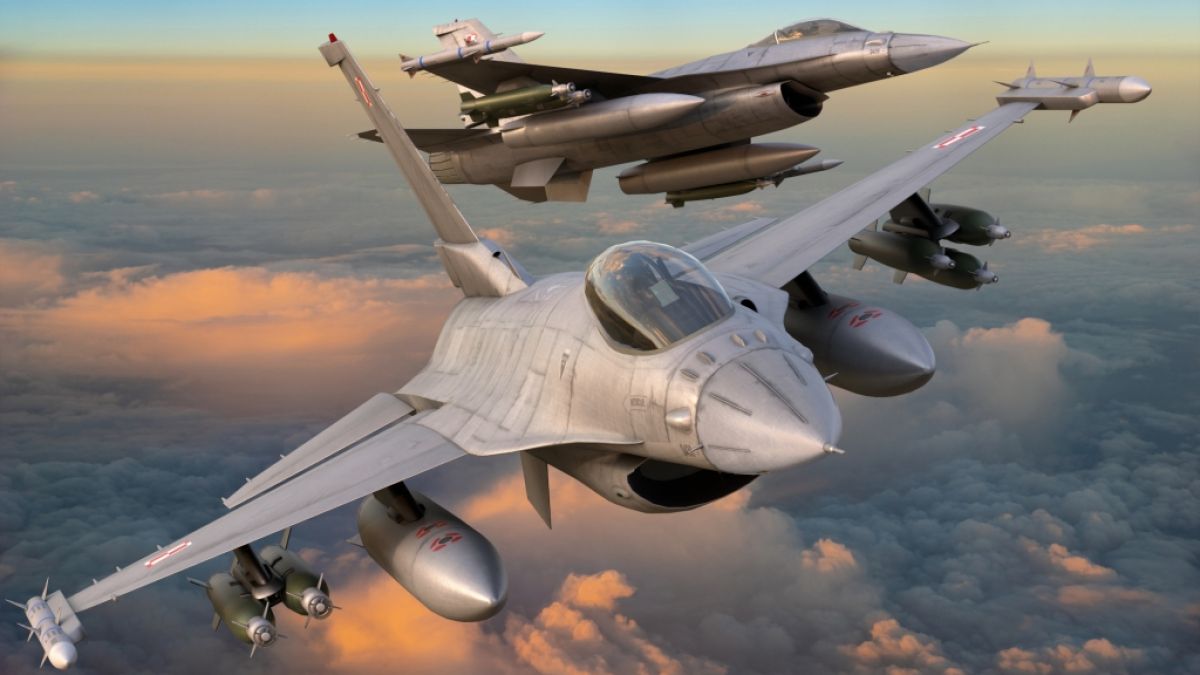Mindestens drei F-16 Kampfjets der Nato wurden nach dem russischen Luftangriff am Himmel gesichtet. (Foto)